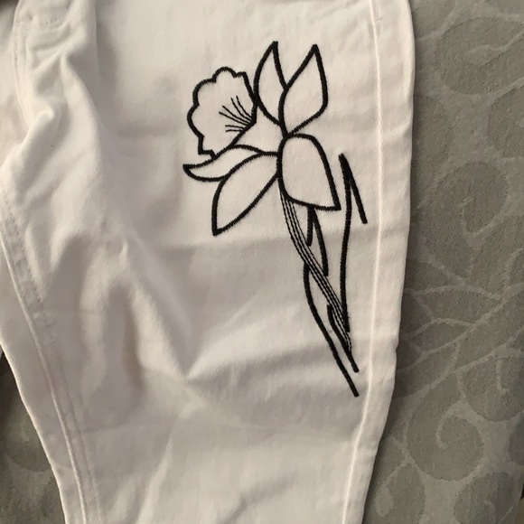 Rocks & Indigo white  embroidered jeans,NWT, sz 12 - Picture 5 of 7
